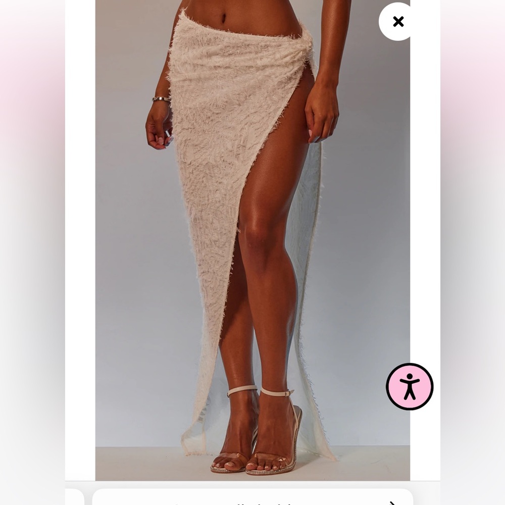 NWT White distressed detail rushed maxi skirt. Size 10